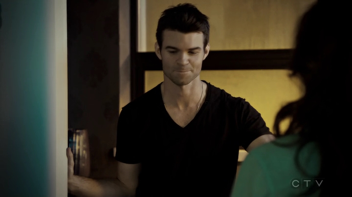 VampireDiariesWorld-dot-org_SavingHope3x06-2393.jpg