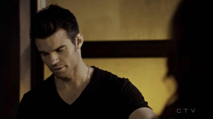 VampireDiariesWorld-dot-org_SavingHope3x06-2405.jpg