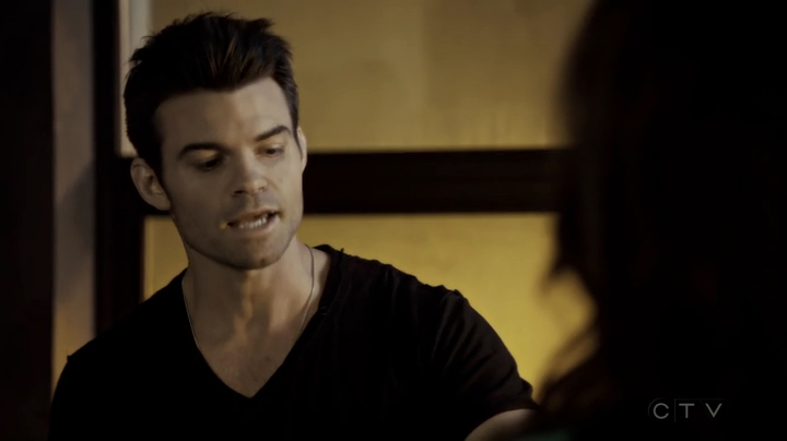 VampireDiariesWorld-dot-org_SavingHope3x06-2413.jpg