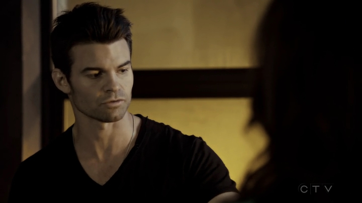 VampireDiariesWorld-dot-org_SavingHope3x06-2415.jpg