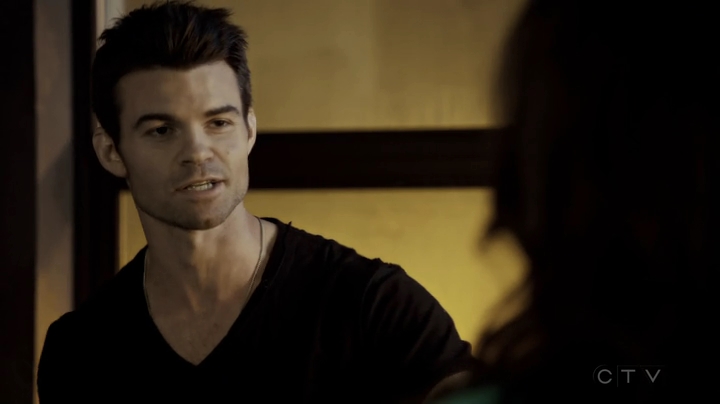 VampireDiariesWorld-dot-org_SavingHope3x06-2428.jpg