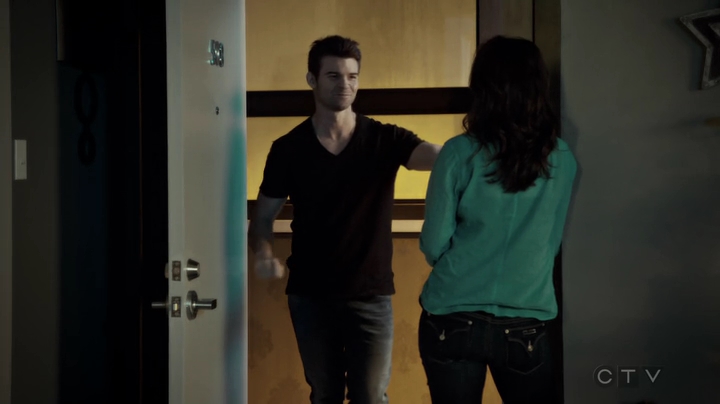 VampireDiariesWorld-dot-org_SavingHope3x06-2434.jpg