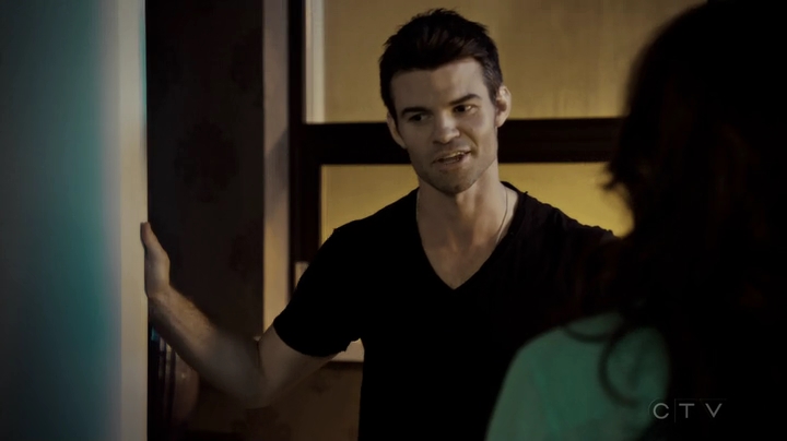 VampireDiariesWorld-dot-org_SavingHope3x06-2436.jpg