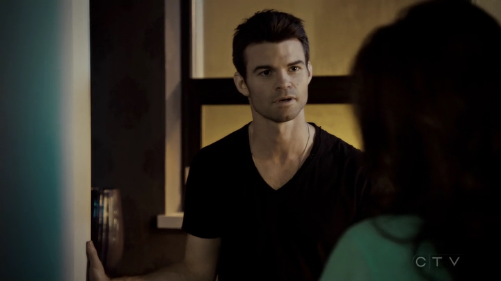 VampireDiariesWorld-dot-org_SavingHope3x06-2443.jpg