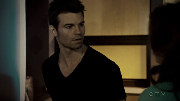 VampireDiariesWorld-dot-org_SavingHope3x06-2446.jpg