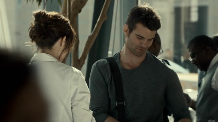 VampireDiariesWorld_dot_nl-SavingHope3x08-057.jpg