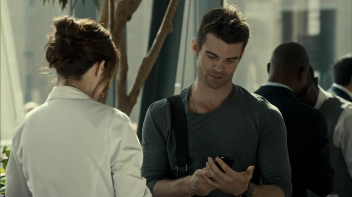 VampireDiariesWorld_dot_nl-SavingHope3x08-058.jpg