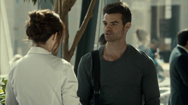 VampireDiariesWorld_dot_nl-SavingHope3x08-060.jpg