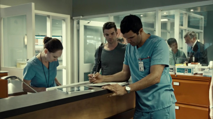 VampireDiariesWorld_dot_nl-SavingHope3x08-098.jpg