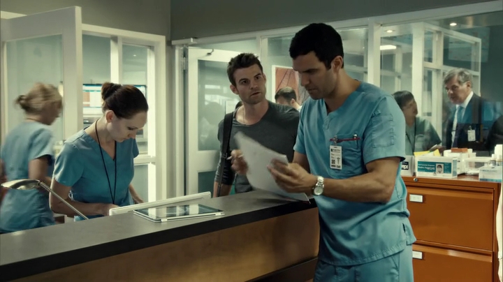 VampireDiariesWorld_dot_nl-SavingHope3x08-099.jpg