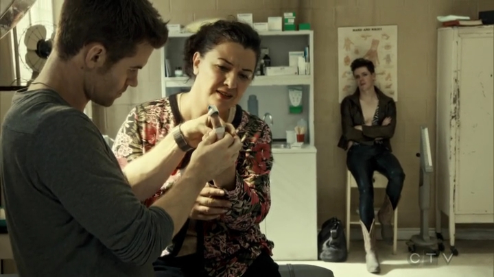 VampireDiariesWorld_dot_nl-SavingHope3x08-1184.jpg