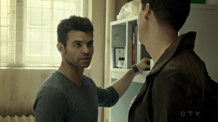 VampireDiariesWorld_dot_nl-SavingHope3x08-1216.jpg