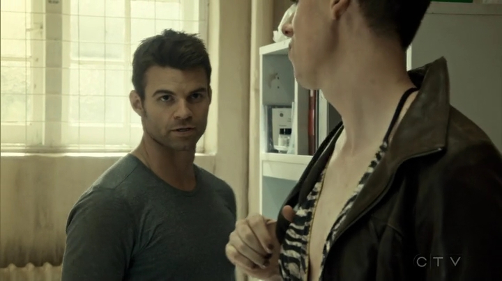 VampireDiariesWorld_dot_nl-SavingHope3x08-1219.jpg