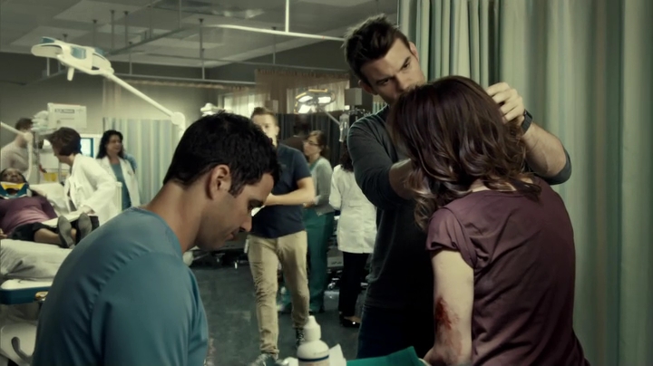 VampireDiariesWorld_dot_nl-SavingHope3x08-128.jpg