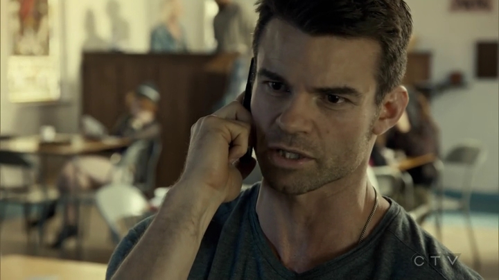 VampireDiariesWorld_dot_nl-SavingHope3x08-1335.jpg