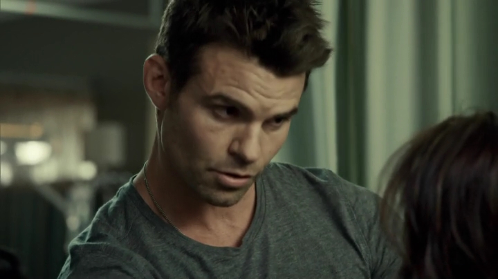 VampireDiariesWorld_dot_nl-SavingHope3x08-135.jpg