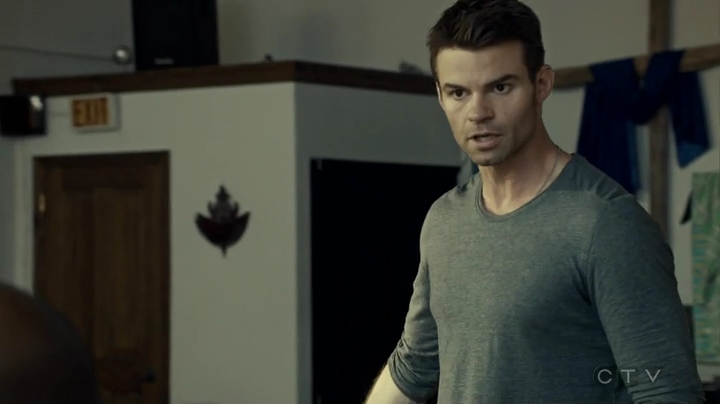 VampireDiariesWorld_dot_nl-SavingHope3x08-1359.jpg