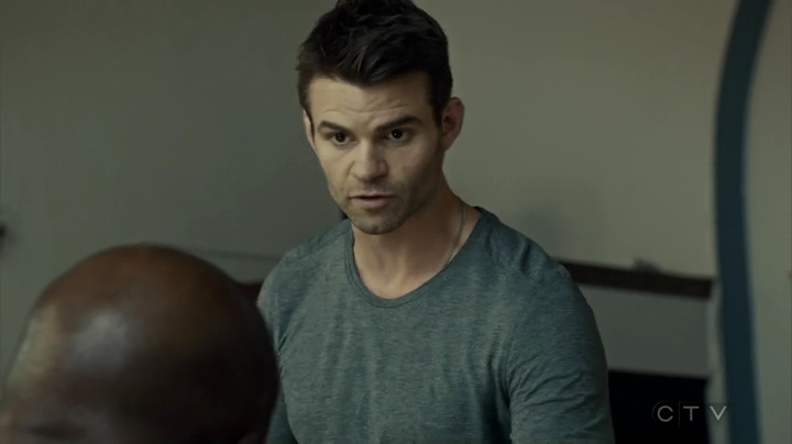 VampireDiariesWorld_dot_nl-SavingHope3x08-1371.jpg