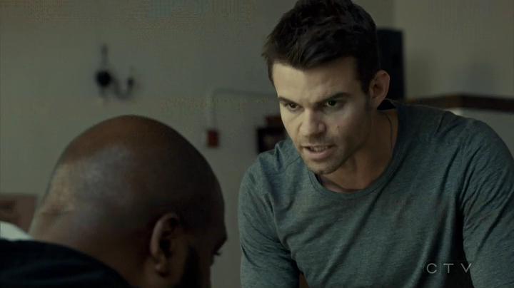 VampireDiariesWorld_dot_nl-SavingHope3x08-1381.jpg