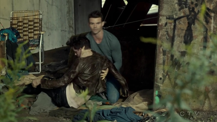 VampireDiariesWorld_dot_nl-SavingHope3x08-1431.jpg