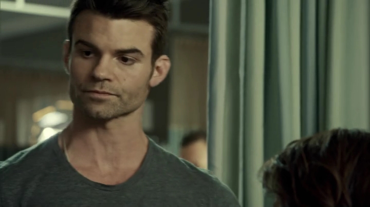 VampireDiariesWorld_dot_nl-SavingHope3x08-152.jpg