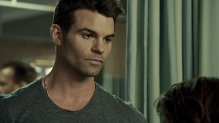 VampireDiariesWorld_dot_nl-SavingHope3x08-153.jpg