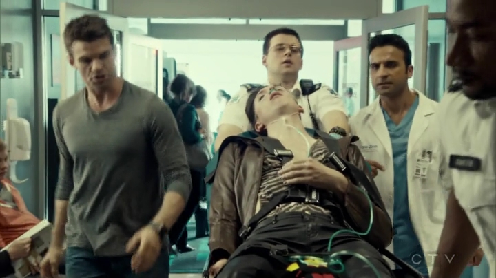 VampireDiariesWorld_dot_nl-SavingHope3x08-1589.jpg