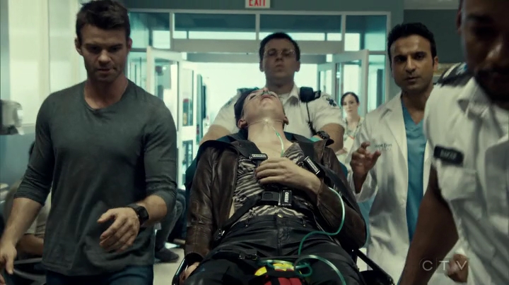 VampireDiariesWorld_dot_nl-SavingHope3x08-1591.jpg