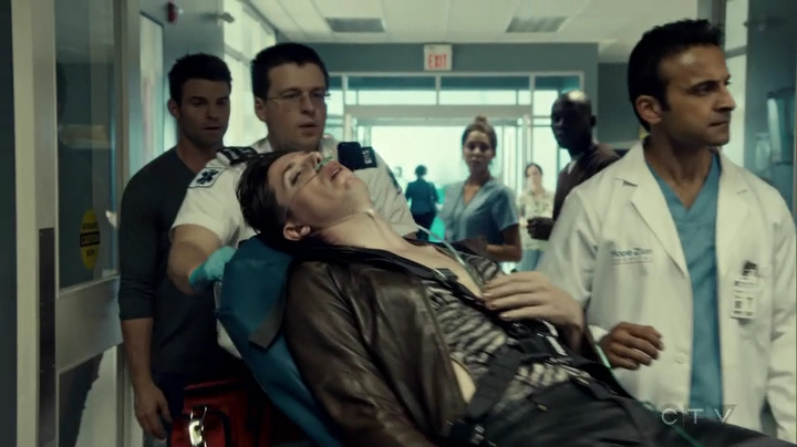 VampireDiariesWorld_dot_nl-SavingHope3x08-1594.jpg