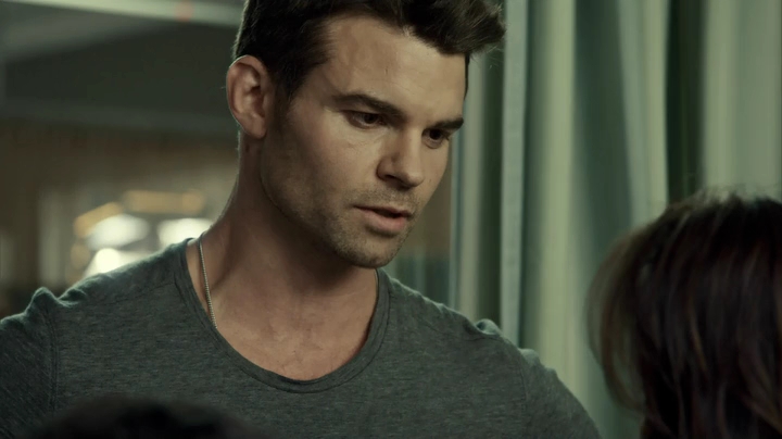 VampireDiariesWorld_dot_nl-SavingHope3x08-160.jpg