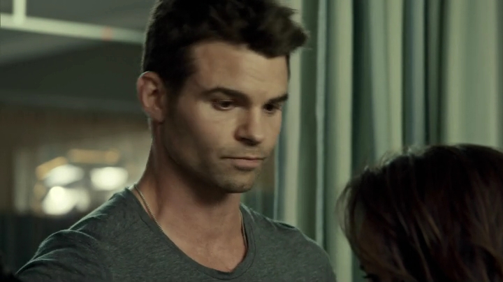 VampireDiariesWorld_dot_nl-SavingHope3x08-173.jpg