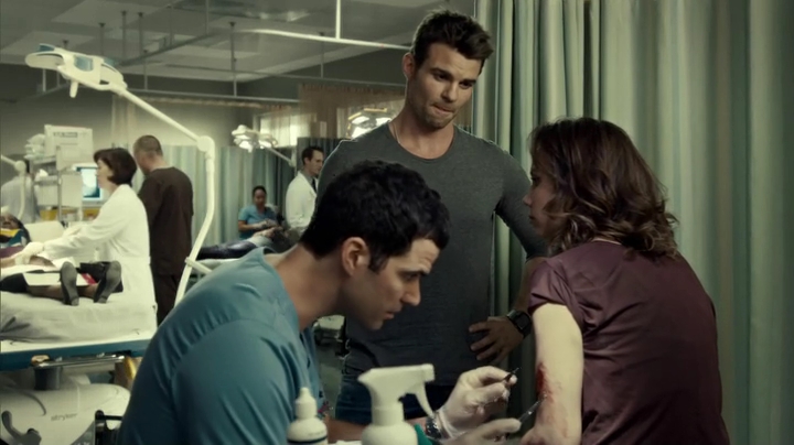 VampireDiariesWorld_dot_nl-SavingHope3x08-182.jpg