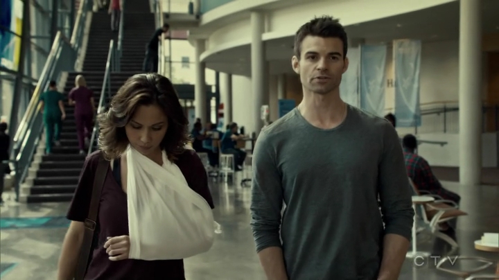 VampireDiariesWorld_dot_nl-SavingHope3x08-2468.jpg