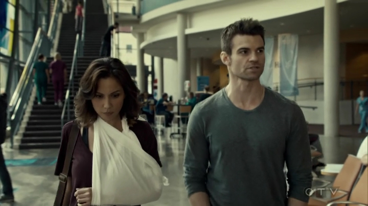 VampireDiariesWorld_dot_nl-SavingHope3x08-2469.jpg