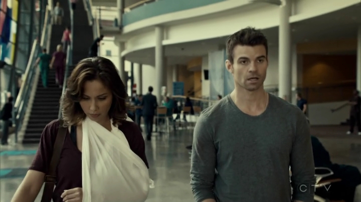 VampireDiariesWorld_dot_nl-SavingHope3x08-2472.jpg