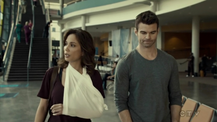 VampireDiariesWorld_dot_nl-SavingHope3x08-2474.jpg