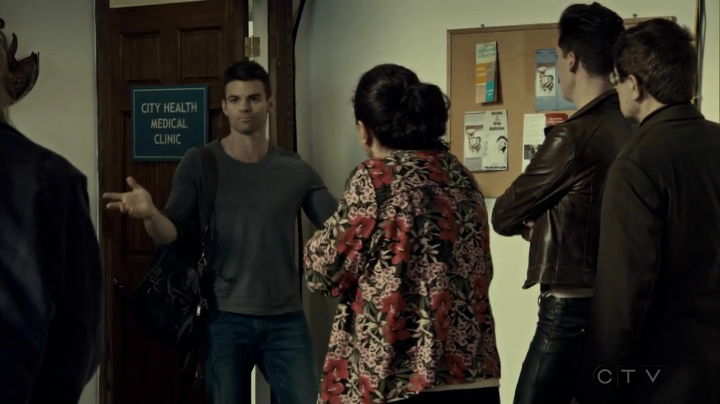 VampireDiariesWorld_dot_nl-SavingHope3x08-401.jpg