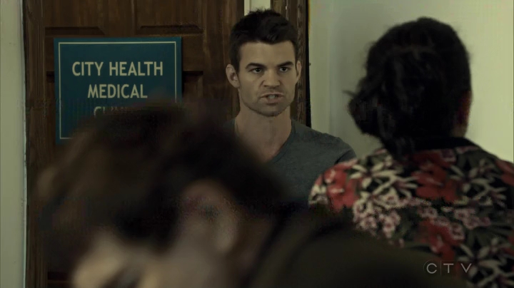 VampireDiariesWorld_dot_nl-SavingHope3x08-407.jpg