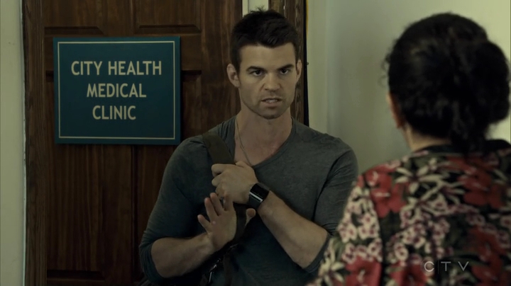 VampireDiariesWorld_dot_nl-SavingHope3x08-409.jpg