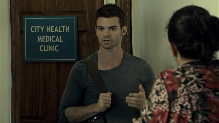 VampireDiariesWorld_dot_nl-SavingHope3x08-411.jpg