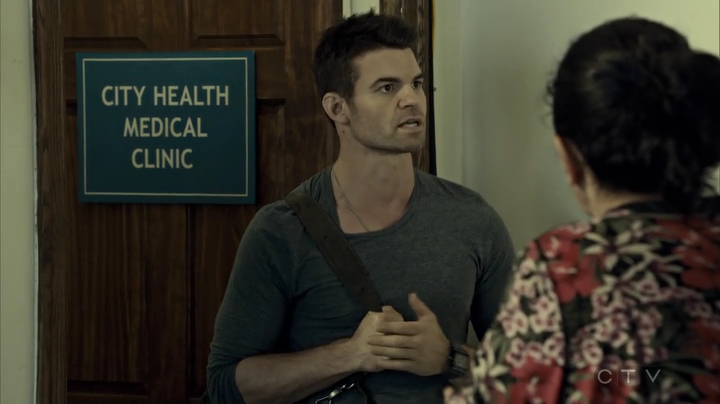 VampireDiariesWorld_dot_nl-SavingHope3x08-412.jpg