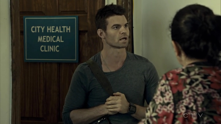 VampireDiariesWorld_dot_nl-SavingHope3x08-413.jpg