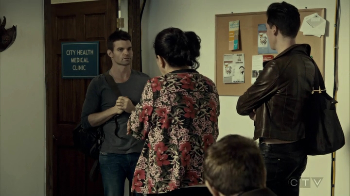 VampireDiariesWorld_dot_nl-SavingHope3x08-417.jpg