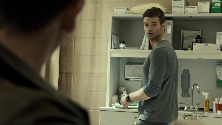 VampireDiariesWorld_dot_nl-SavingHope3x08-533.jpg