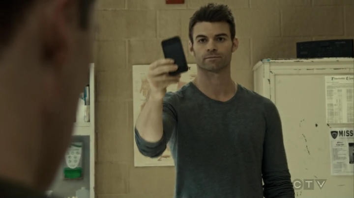 VampireDiariesWorld_dot_nl-SavingHope3x08-573.jpg