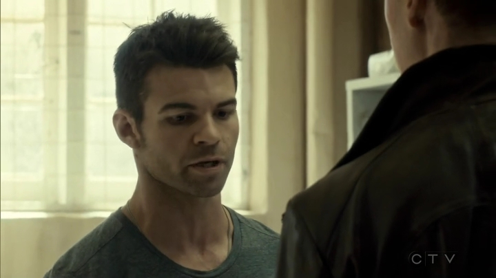 VampireDiariesWorld_dot_nl-SavingHope3x08-584.jpg