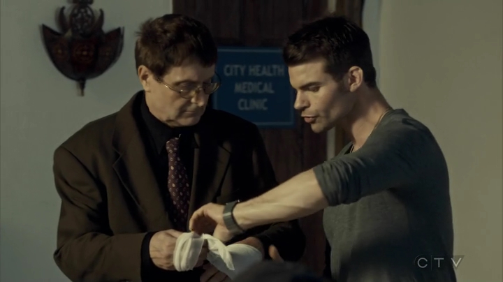 VampireDiariesWorld_dot_nl-SavingHope3x08-794.jpg