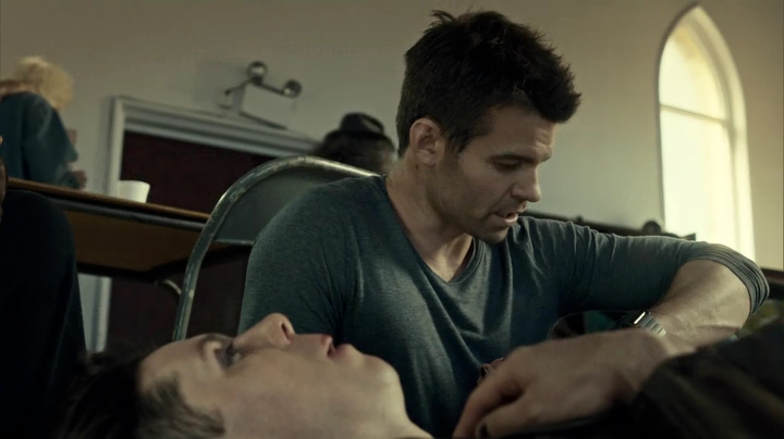 VampireDiariesWorld_dot_nl-SavingHope3x08-825.jpg