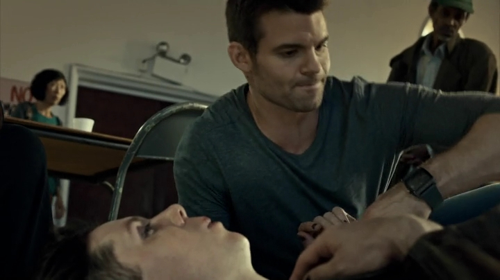 VampireDiariesWorld_dot_nl-SavingHope3x08-828.jpg