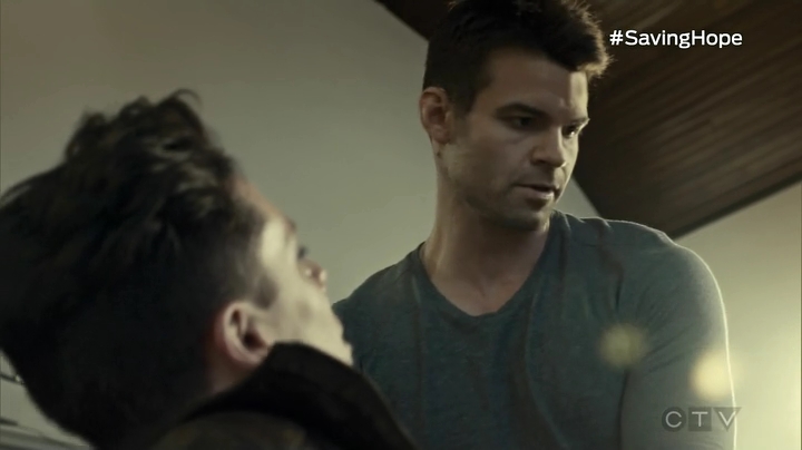 VampireDiariesWorld_dot_nl-SavingHope3x08-861.jpg